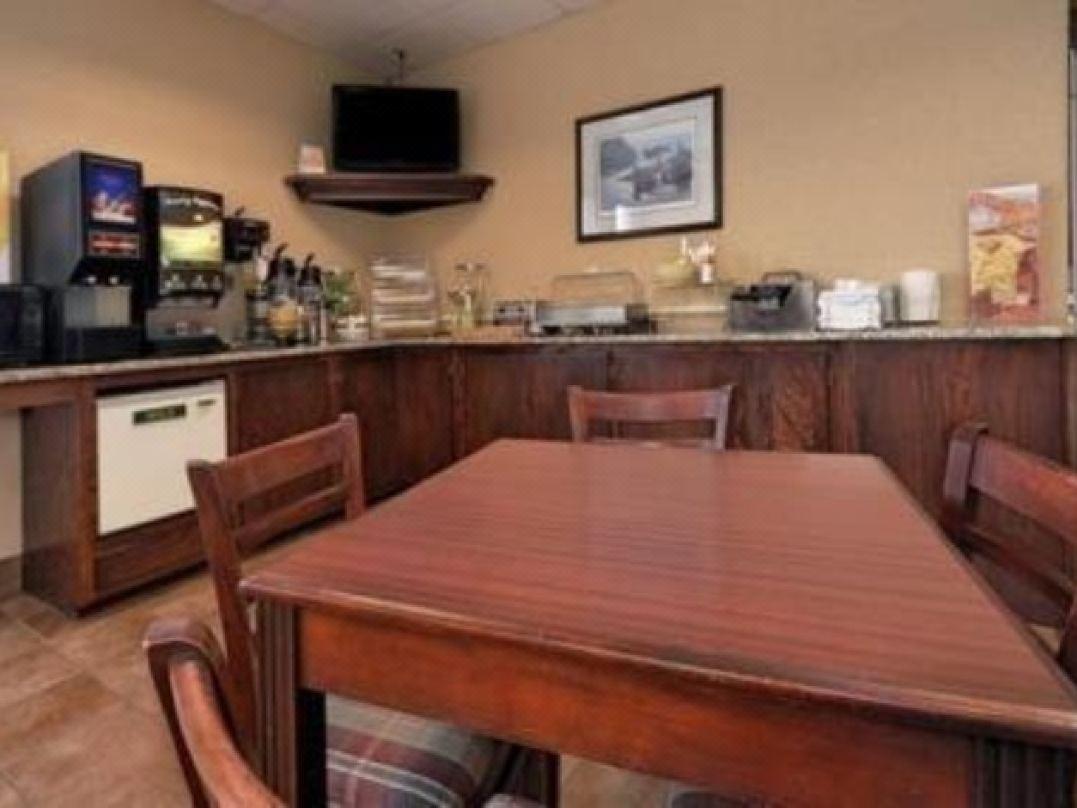 Econo Lodge Inn & Suites Wisconsin Dells Buitenkant foto