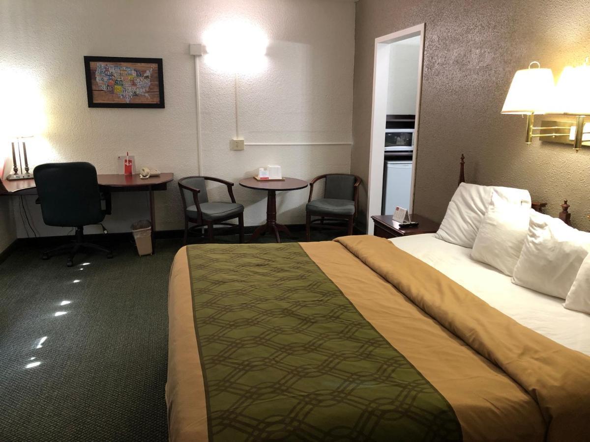 Econo Lodge Inn & Suites Wisconsin Dells Buitenkant foto