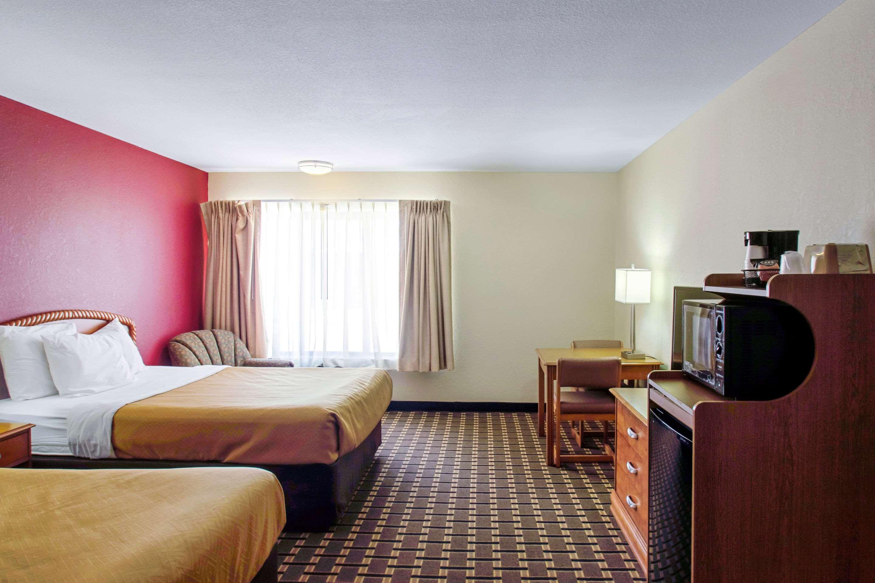 Econo Lodge Inn & Suites Wisconsin Dells Buitenkant foto